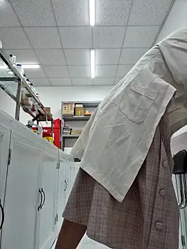 Snapshot of HinaLovely chatting on 02-14-26, 09:06 HinaLovely online show from 02-14-26, 09:06