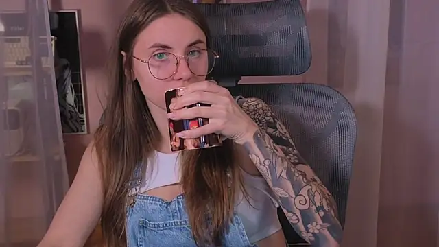  AnnaStark  online show from 11-05-25, 06:41