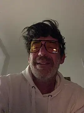 Snapshot of maxximere chatting on 02-25-26, 12:42 maxximere online show from 02-25-26, 12:42