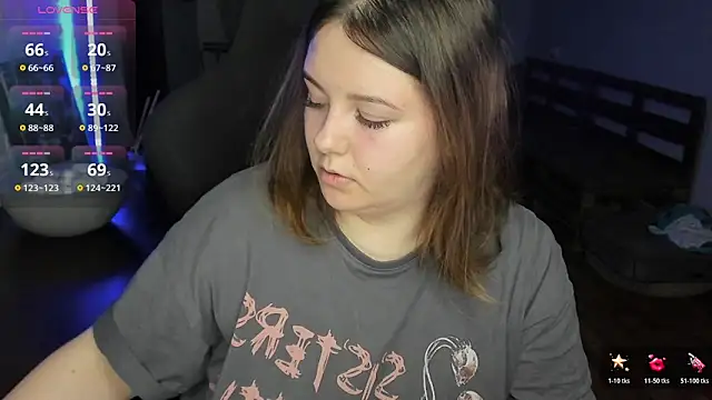 Snapshot of XNirvanaX chatting on 11-28-25, 03:42 XNirvanaX online show from 11-28-25, 03:42