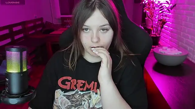 Snapshot of XNirvanaX chatting on 12-05-25, 01:03 XNirvanaX online show from 12-05-25, 01:03