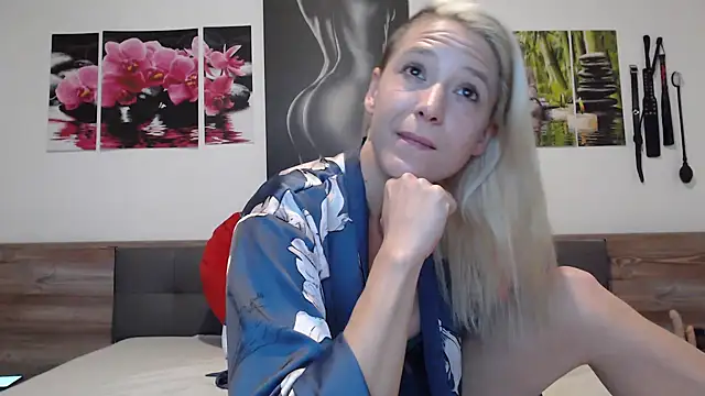 Naschkatze01 online show from 10-11-25, 06:12