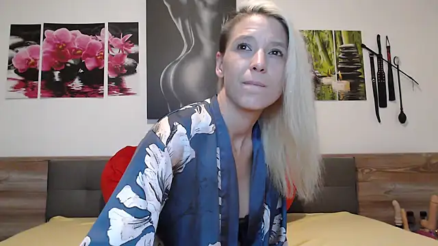 Naschkatze01 online show from 10-28-25, 07:38