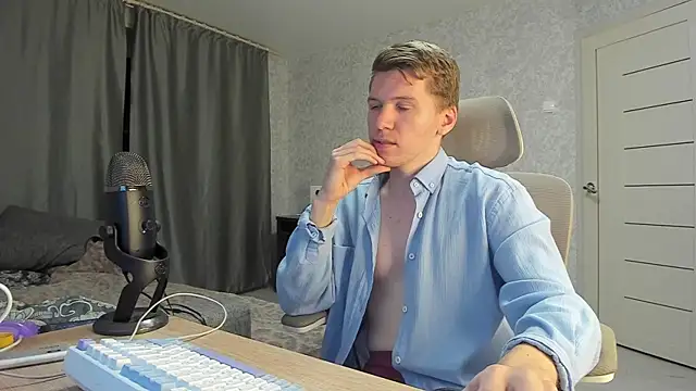 Snapshot of Bananas_dick chatting on 09-21-25, 02:35 Bananas dick online show from 09-21-25, 02:35