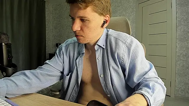 Snapshot of Bananas_dick chatting on 06-25-26, 12:09 Bananas dick online show from 06-25-26, 12:09
