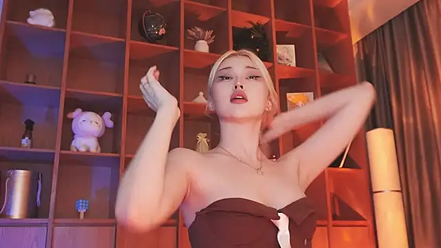 hyun chia online show from 10-17-25, 07:38