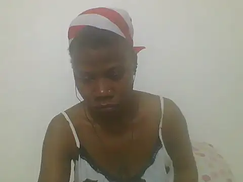 Snapshot of Sweetbaby004 chatting on 09-13-25, 07:13 Sweetbaby004 online show from 09-13-25, 07:13