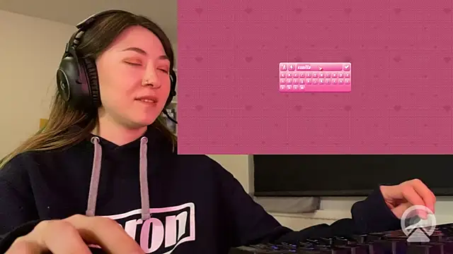 Snapshot of chibi_moon_ chatting on 04-13-26, 07:52 chibi moon online show from 04-13-26, 07:52