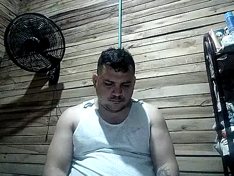 Snapshot of Arcangel_05 chatting on 04-05-26, 02:42 Arcangel 05 online show from 04-05-26, 02:42