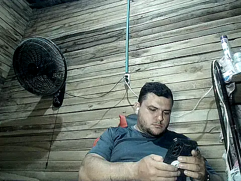 Snapshot of Arcangel_05 chatting on 06-12-26, 03:38 Arcangel 05 online show from 06-12-26, 03:38