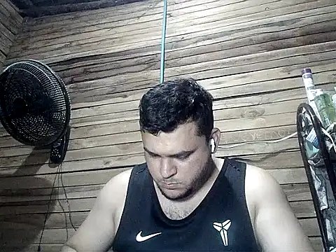 Snapshot of Arcangel_05 chatting on 06-19-26, 04:39 Arcangel 05 online show from 06-19-26, 04:39