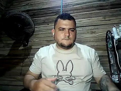 Snapshot of Arcangel_05 chatting on 06-22-26, 12:02 Arcangel 05 online show from 06-22-26, 12:02