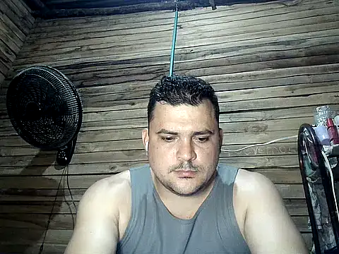 Snapshot of Arcangel_05 chatting on 07-09-26, 03:43 Arcangel 05 online show from 07-09-26, 03:43