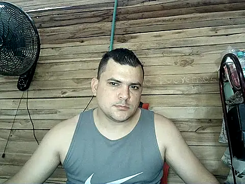 Snapshot of Arcangel_05 chatting on 07-24-26, 03:32 Arcangel 05 online show from 07-24-26, 03:32