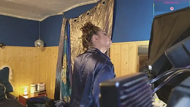 VanessaDoyle online show from 03-04-25, 01:23