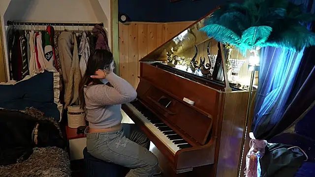 VanessaDoyle online show from 10-16-25, 04:30