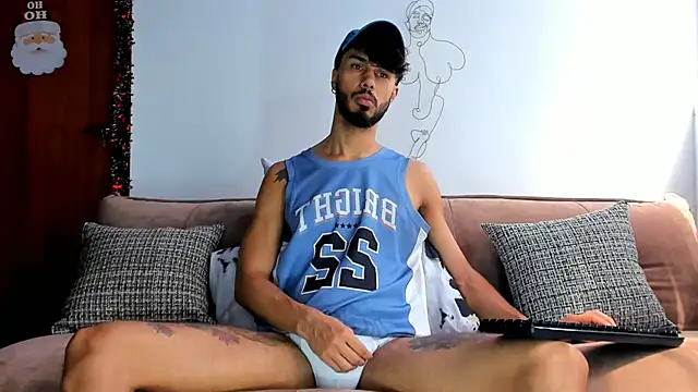 Snapshot of DERRYMASTER chatting on 12-21-25, 05:20 DERRYMASTER online show from 12-21-25, 05:20