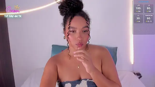 Snapshot of cloe_25 chatting on 02-19-26, 10:28 cloe 25 online show from 02-19-26, 10:28