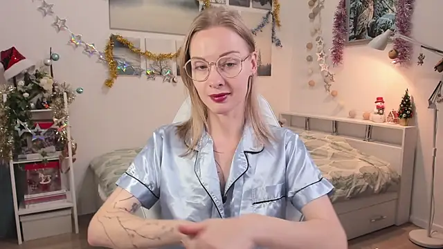 Snapshot of MissRightX chatting on 12-21-25, 01:40 MissRightX online show from 12-21-25, 01:40