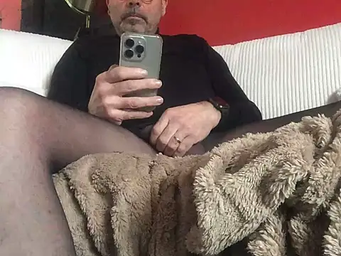 Snapshot of louh261 chatting on 03-30-26, 01:34 louh261 online show from 03-30-26, 01:34
