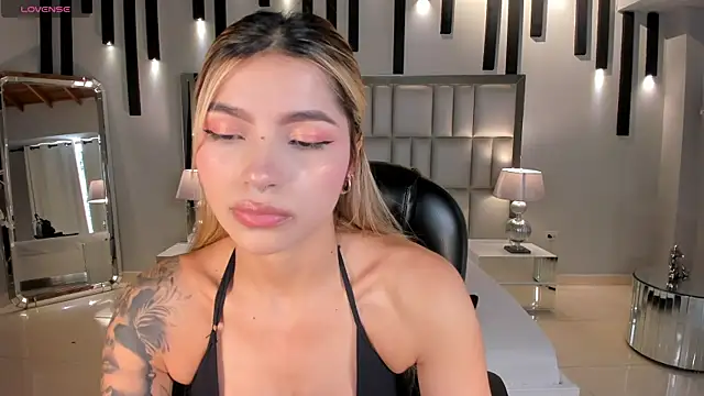 Snapshot of LexieWayne chatting on 06-10-26, 07:46 LexieWayne online show from 06-10-26, 07:46