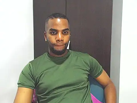 Snapshot of Rene_hotman chatting on 02-03-25, 11:05 Rene hotman online show from 02-03-25, 11:05