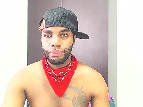 Snapshot of Rene_hotman chatting on 02-15-25, 06:44 Rene hotman online show from 02-15-25, 06:44