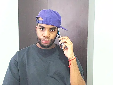 Snapshot of Rene_hotman chatting on 02-19-25, 07:27 Rene hotman online show from 02-19-25, 07:27