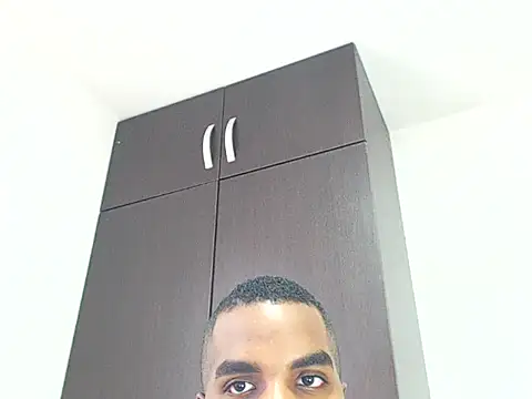 Snapshot of Rene_hotman chatting on 02-25-25, 08:41 Rene hotman online show from 02-25-25, 08:41