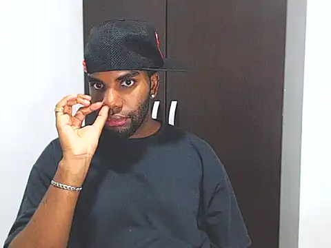 Snapshot of Rene_hotman chatting on 03-13-25, 01:21 Rene hotman online show from 03-13-25, 01:21