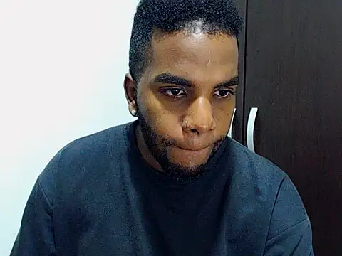 Snapshot of Rene_hotman chatting on 10-25-25, 09:53 Rene hotman online show from 10-25-25, 09:53