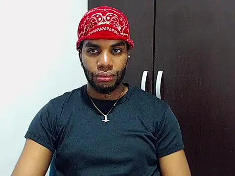 Snapshot of Rene_hotman chatting on 11-17-25, 09:09 Rene hotman online show from 11-17-25, 09:09