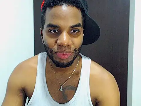 Snapshot of Rene_hotman chatting on 11-18-25, 08:35 Rene hotman online show from 11-18-25, 08:35