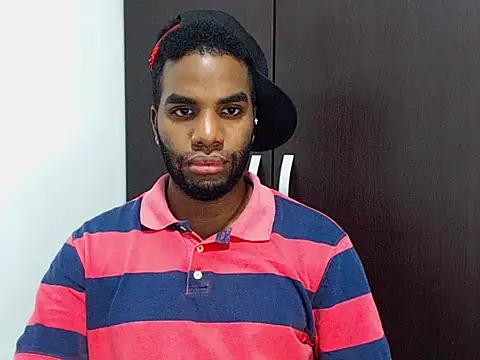 Snapshot of Rene_hotman chatting on 11-21-25, 08:18 Rene hotman online show from 11-21-25, 08:18