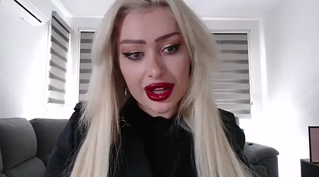 Snapshot of JennaLinn chatting on 02-03-25, 11:42 JennaLinn online show from 02-03-25, 11:42