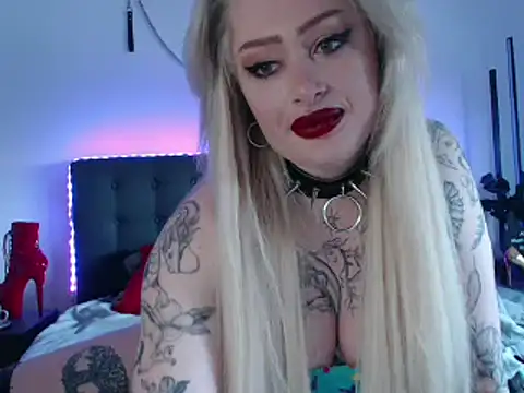 Snapshot of JennaLinn chatting on 02-26-25, 01:19 JennaLinn online show from 02-26-25, 01:19