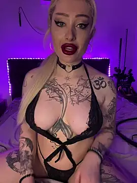 Snapshot of JennaLinn chatting on 03-19-25, 04:13 JennaLinn online show from 03-19-25, 04:13