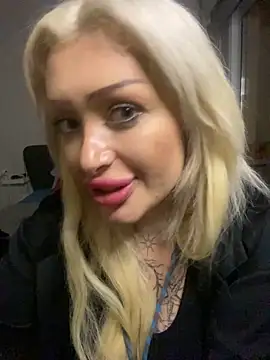 Snapshot of JennaLinn chatting on 10-09-25, 04:38 JennaLinn online show from 10-09-25, 04:38