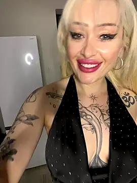 Snapshot of JennaLinn chatting on 10-12-25, 04:28 JennaLinn online show from 10-12-25, 04:28