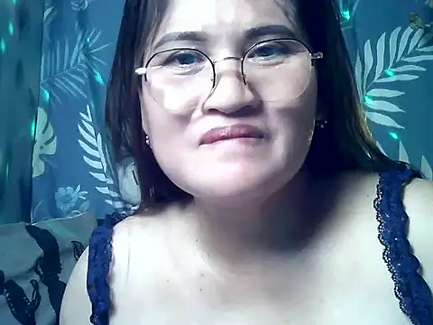 Snapshot of Amazing_Angel22 chatting on 05-15-26, 12:45 Amazing Angel22 online show from 05-15-26, 12:45