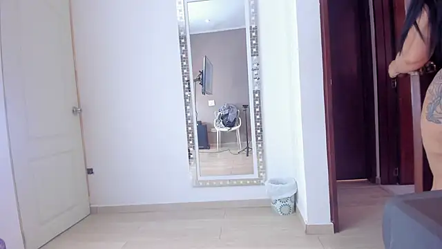 Snapshot of MelanyShayk chatting on 01-20-25, 03:07 MelanyShayk online show from 01-20-25, 03:07