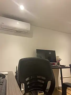 Snapshot of MelanyShayk chatting on 01-21-25, 01:11 MelanyShayk online show from 01-21-25, 01:11