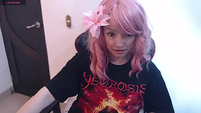 Snapshot of pink-2022 chatting on 05-19-26, 04:02 pink-2022 online show from 05-19-26, 04:02