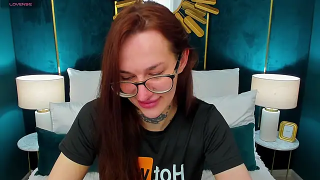 SarahLust online show from 03-26-26, 06:19