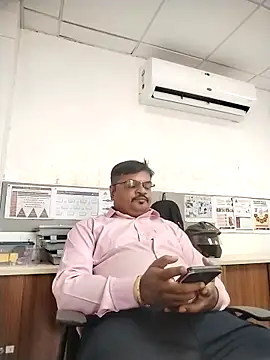 Snapshot of Desi_Londa_143 chatting on 10-24-25, 05:59 Desi Londa 143 online show from 10-24-25, 05:59