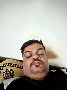 Snapshot of Desi_Londa_143 chatting on 10-27-25, 01:42 Desi Londa 143 online show from 10-27-25, 01:42