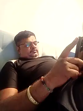 Snapshot of Desi_Londa_143 chatting on 10-27-25, 01:48 Desi Londa 143 online show from 10-27-25, 01:48