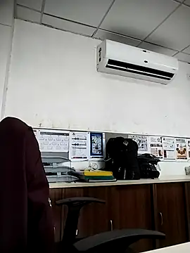 Snapshot of Desi_Londa_143 chatting on 11-10-25, 08:35 Desi Londa 143 online show from 11-10-25, 08:35