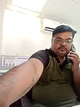 Snapshot of Desi_Londa_143 chatting on 11-15-25, 10:23 Desi Londa 143 online show from 11-15-25, 10:23