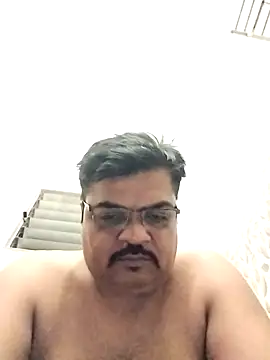 Snapshot of Desi_Londa_143 chatting on 11-16-25, 05:40 Desi Londa 143 online show from 11-16-25, 05:40